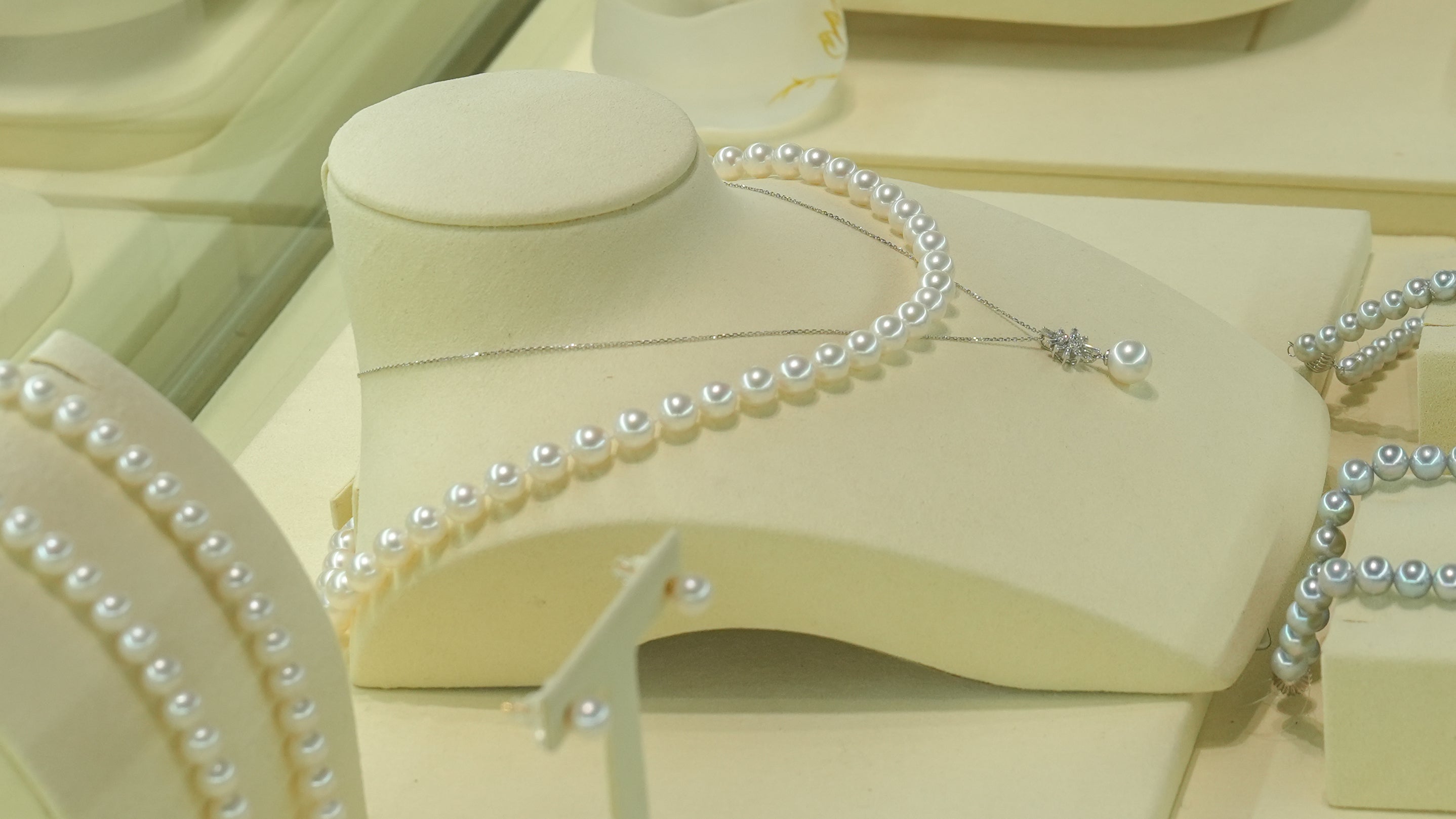 freshwater pearl necklace