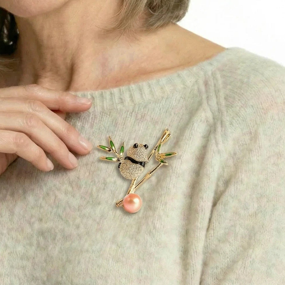 8.5-9mm Panda Freshwater Pearl Brooch-AAA Quality