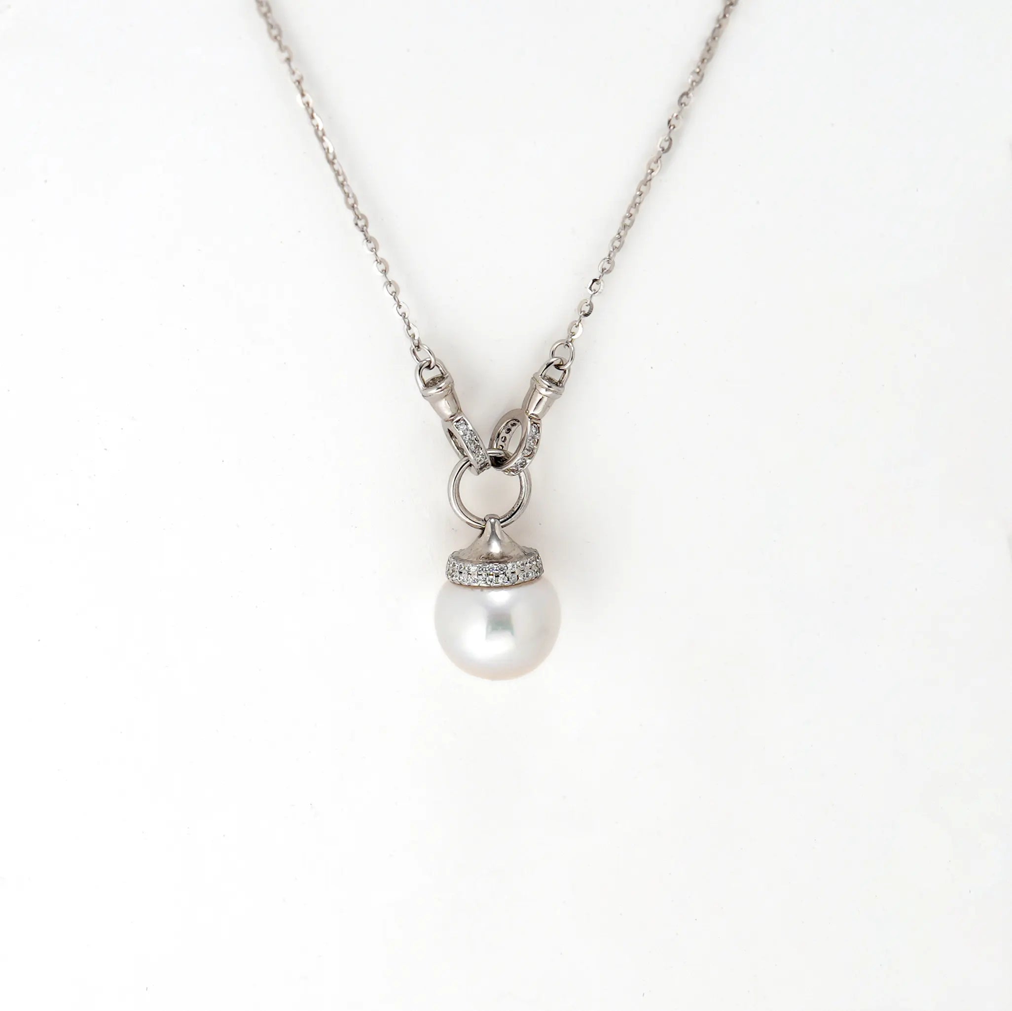 Side-Set Drop Freshwater Pearl Pendant Necklace