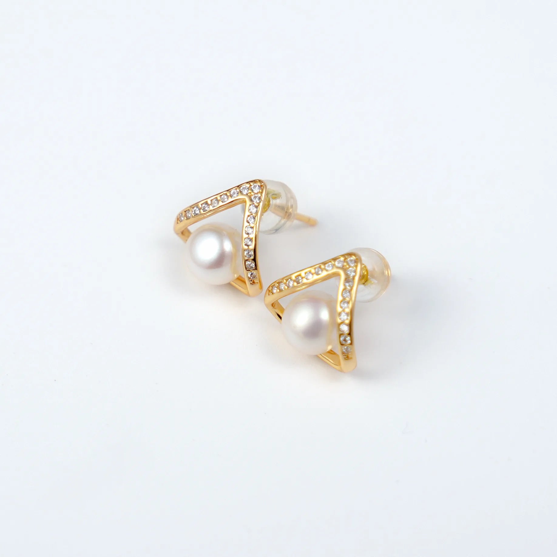 Triangle Freshwater Pearl Stud Earrings 5.5–6.5mm