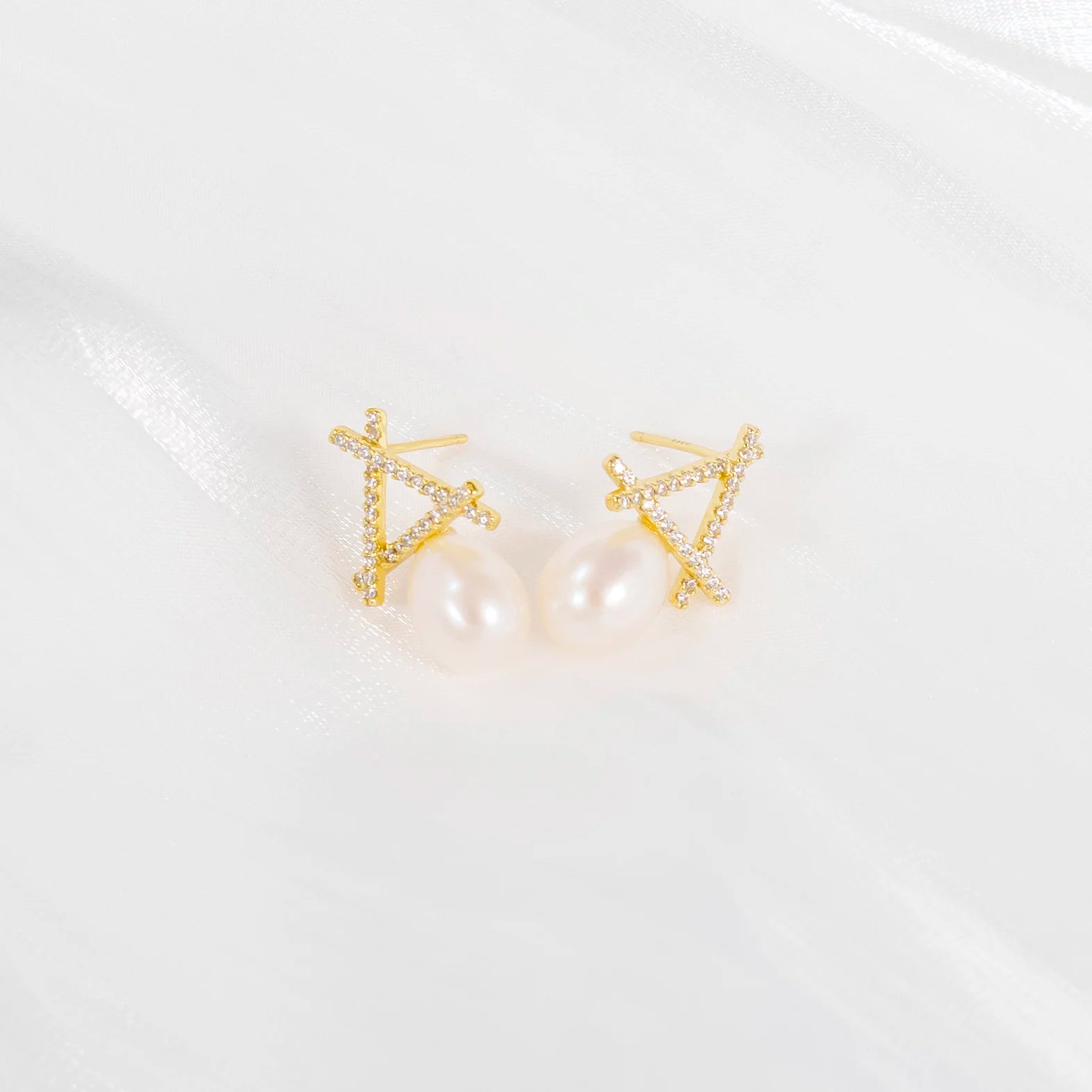 A-Frame White Freshwater Pearl Stud Earrings (8.5–9.5mm)