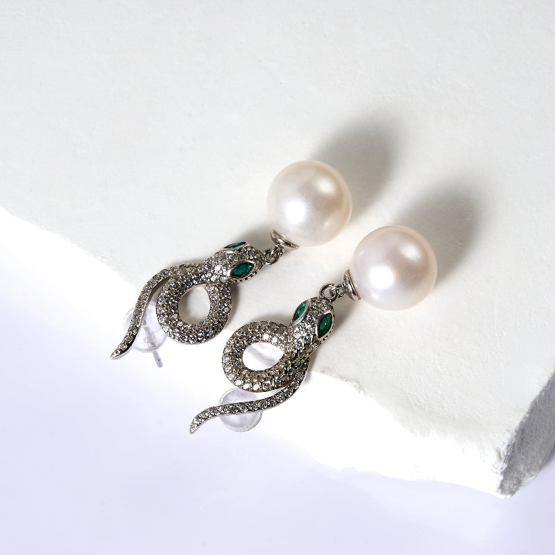 10-10.5mm White Freshwater Pearl Stud Earrings