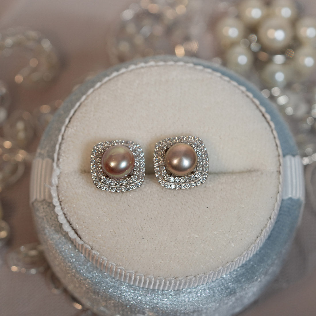 Mirrorlight Caramel Halo Pearl Stud Earrings