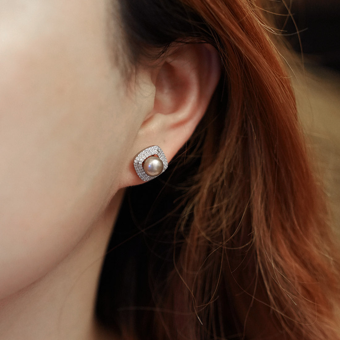 Mirrorlight Caramel Halo Pearl Stud Earrings