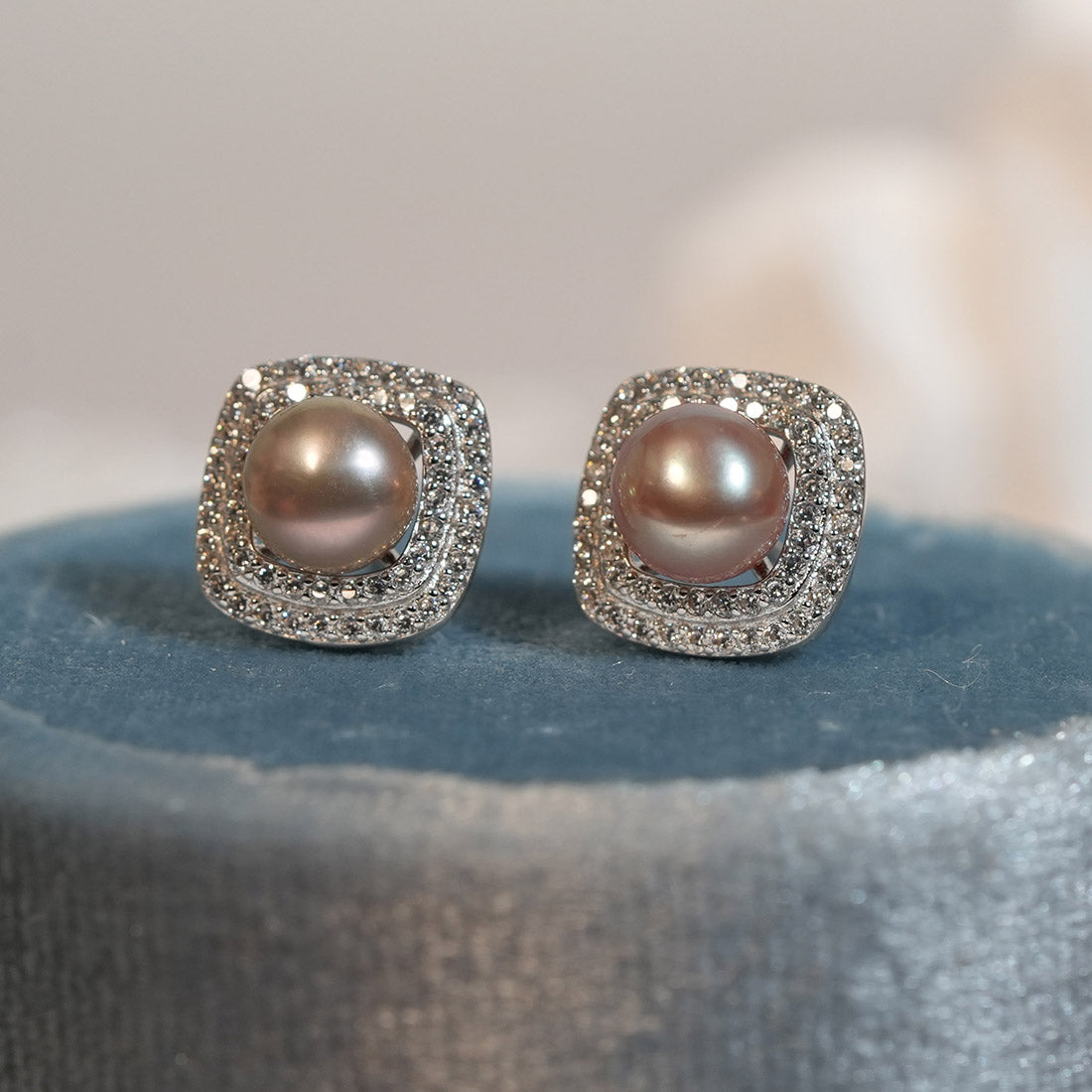 Mirrorlight Caramel Halo Pearl Stud Earrings