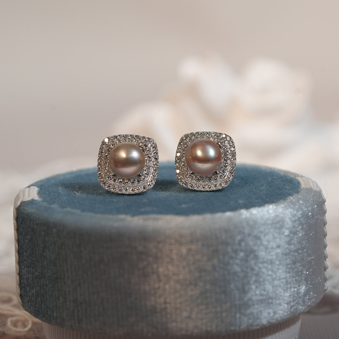 Mirrorlight Caramel Halo Pearl Stud Earrings