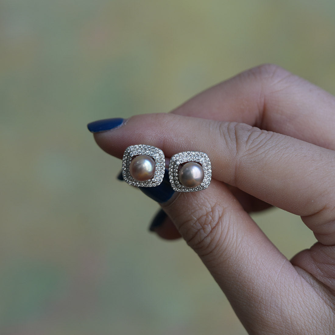 Mirrorlight Caramel Halo Pearl Stud Earrings