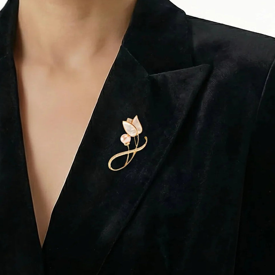 9.5-10.5mm Tulip Freshwater Pearl Brooch-AAA Quality