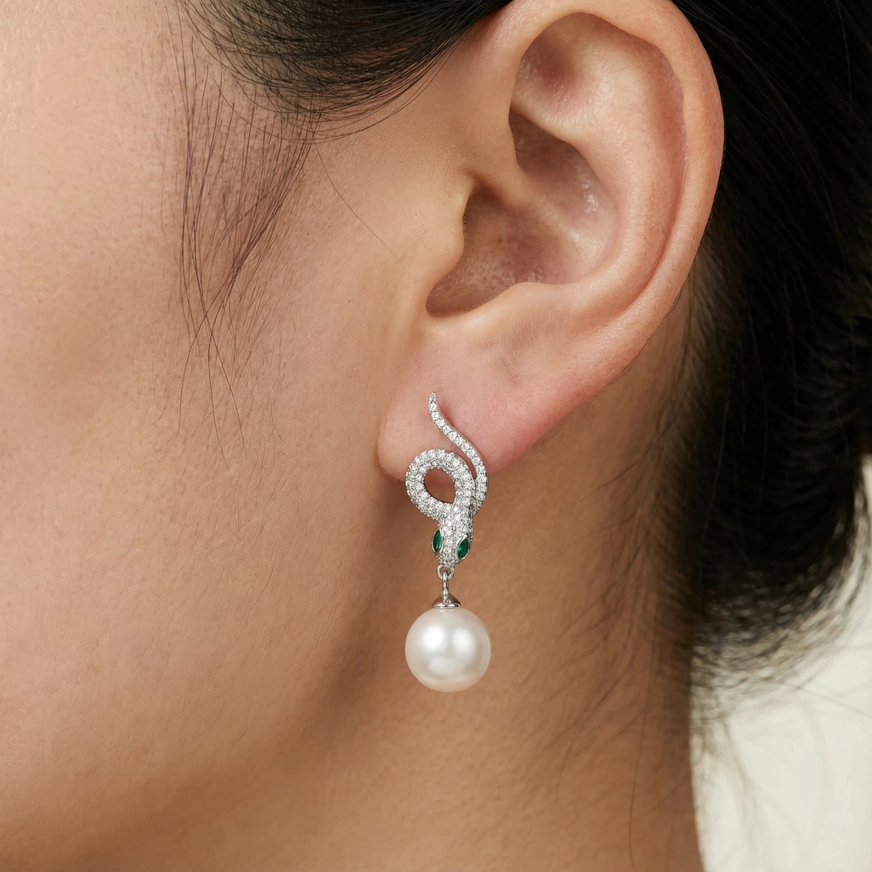 Snake White Freshwater Pearl Drop Stud Earrings (10.0–10.5mm)