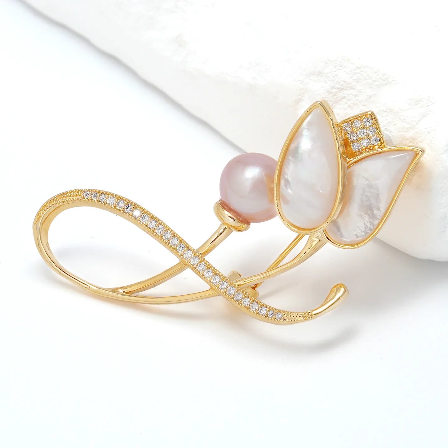 9.5-10.5mm Tulip Freshwater Pearl Brooch-AAA Quality