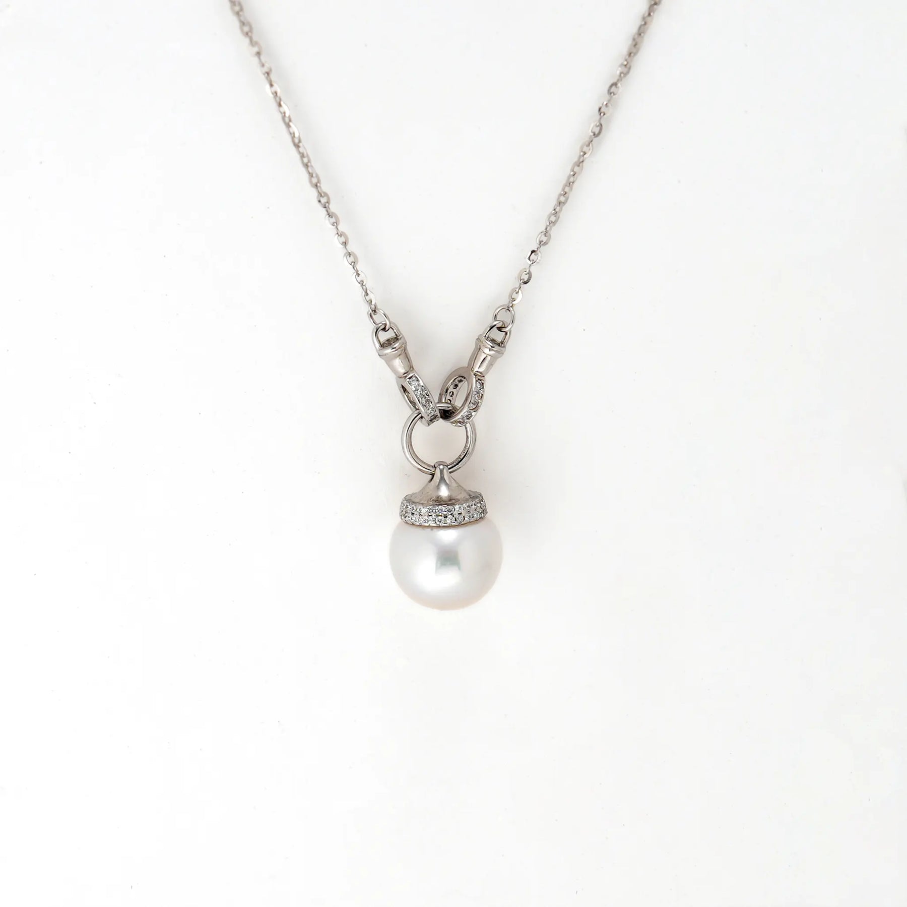 Side-Set Drop Freshwater Pearl Pendant Necklace