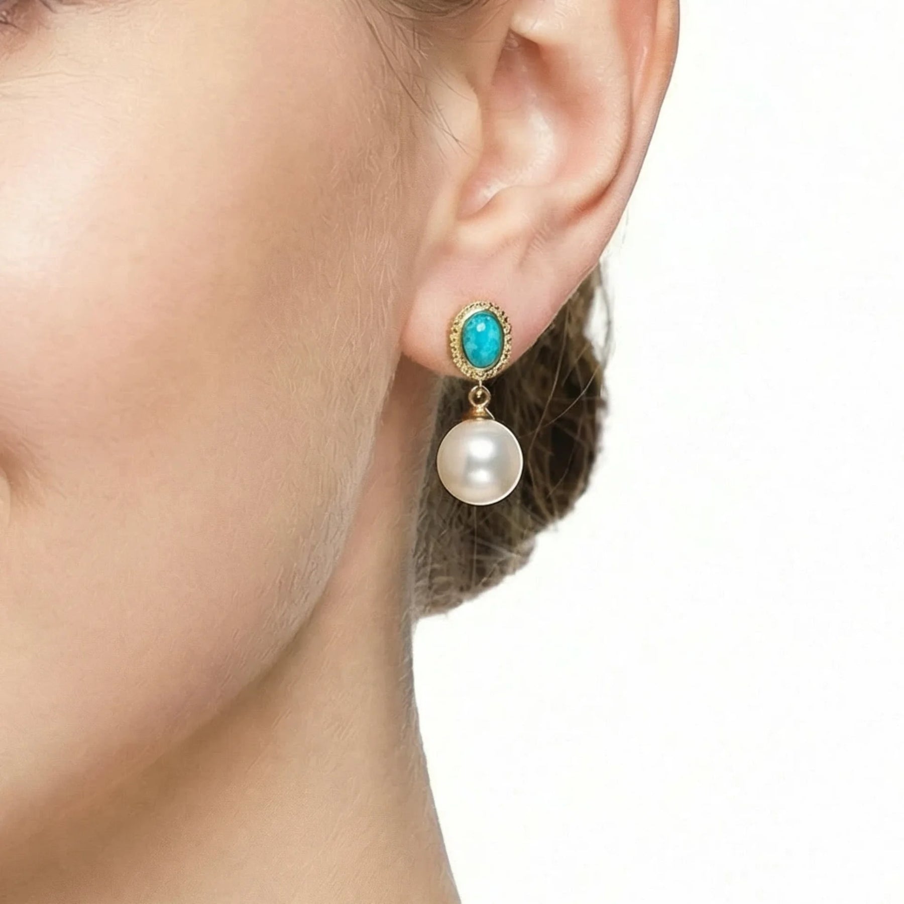 9.5-10.5mm White Freshwater Pearl Stud Earrings