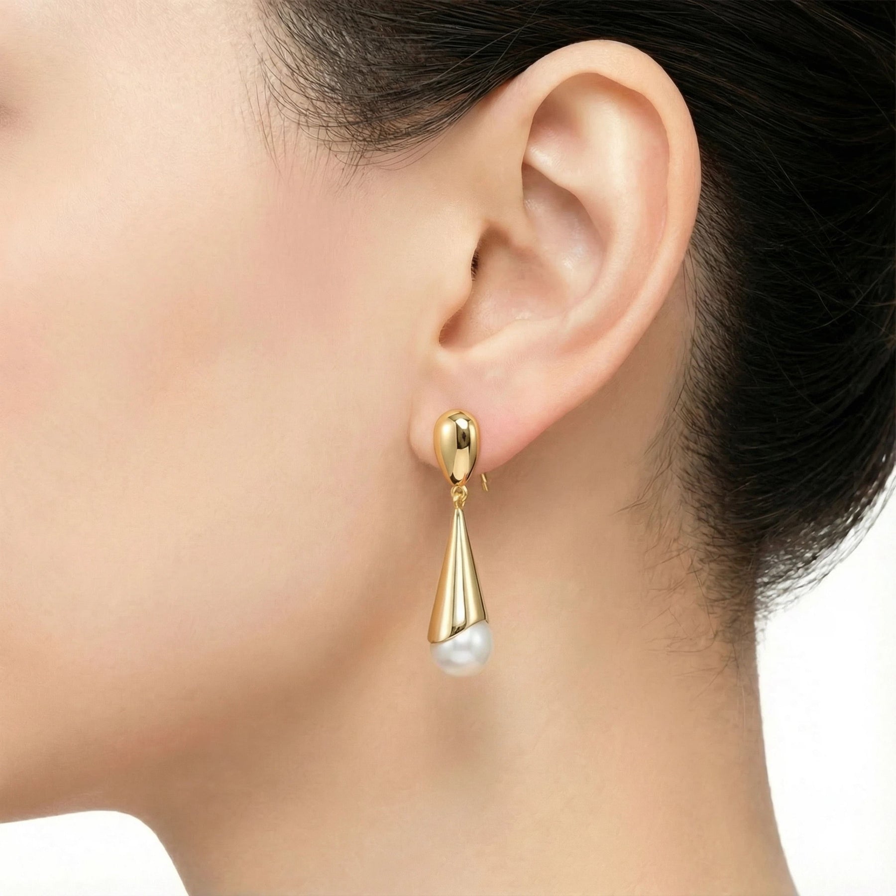 8.5-9.5mm White Freshwater Pearl Stud Earrings