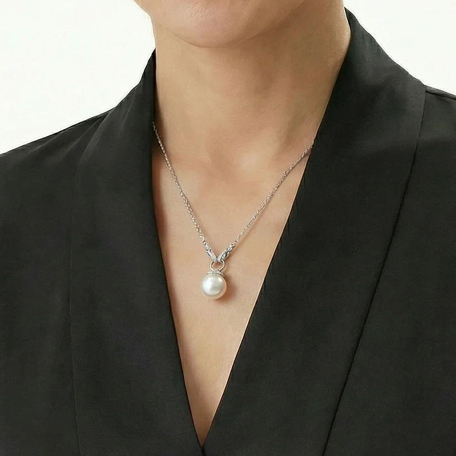 Side-Set Drop Freshwater Pearl Pendant Necklace