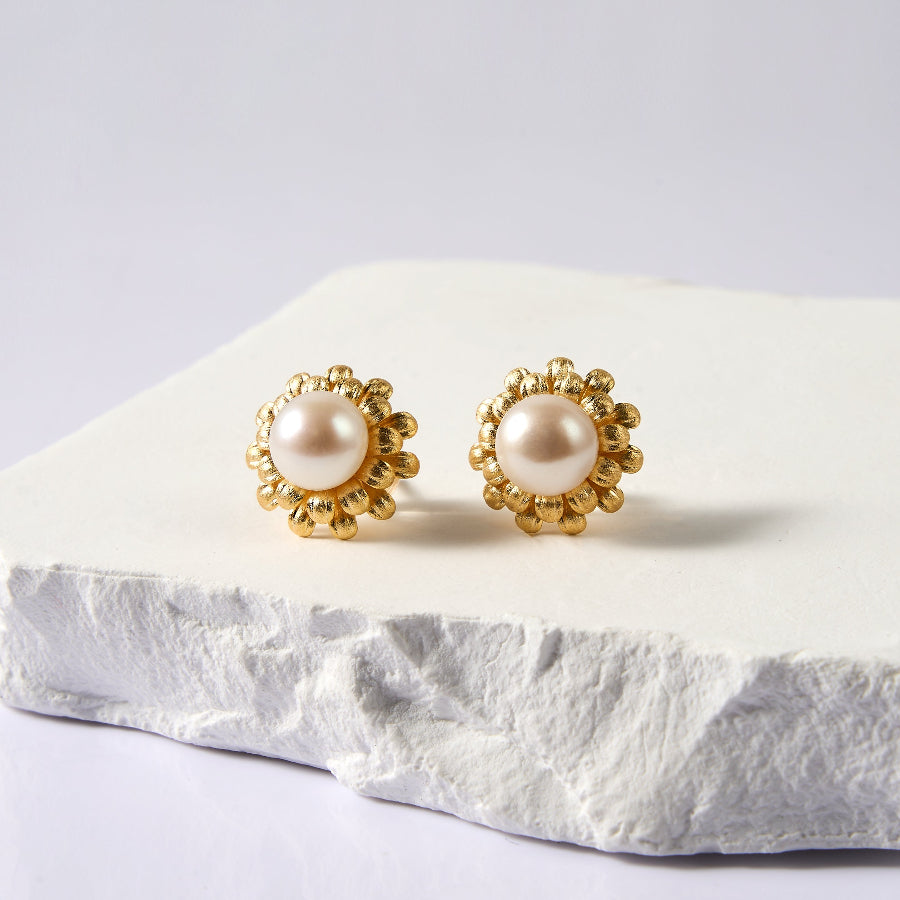 7.5-8.5mm White Freshwater Pearl Stud Earrings