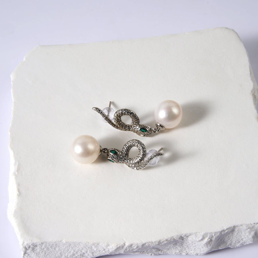 10-10.5mm White Freshwater Pearl Stud Earrings