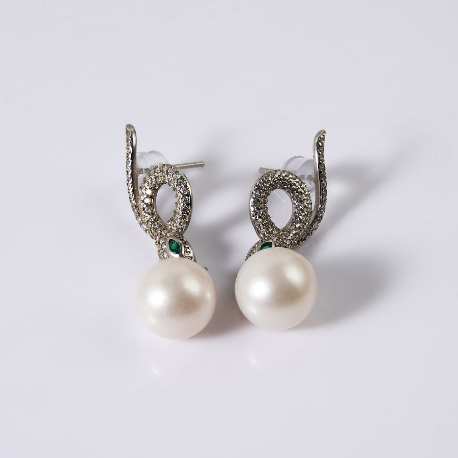 10-10.5mm White Freshwater Pearl Stud Earrings