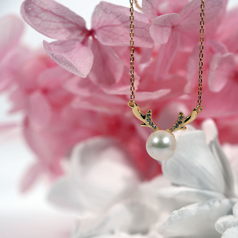 Ethereal Antler Radiance Pearl Necklace