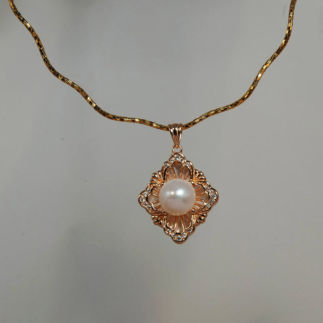 Golden Waves Petal Pearl Necklace