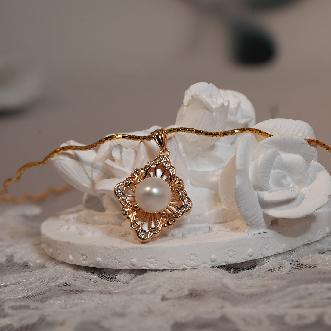 Golden Waves Petal Pearl Necklace