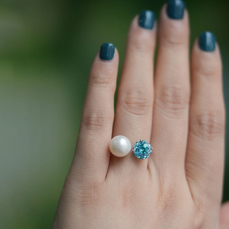 Luminous Petal Quartz Pearl Toi et Moi Ring
