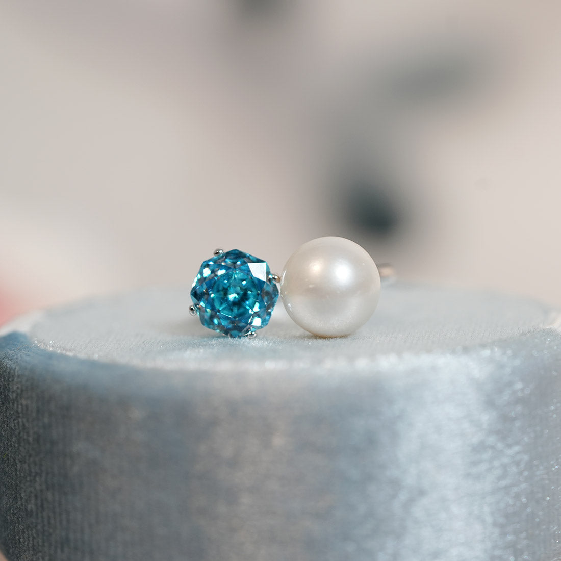 Luminous Petal Quartz Pearl Toi et Moi Ring
