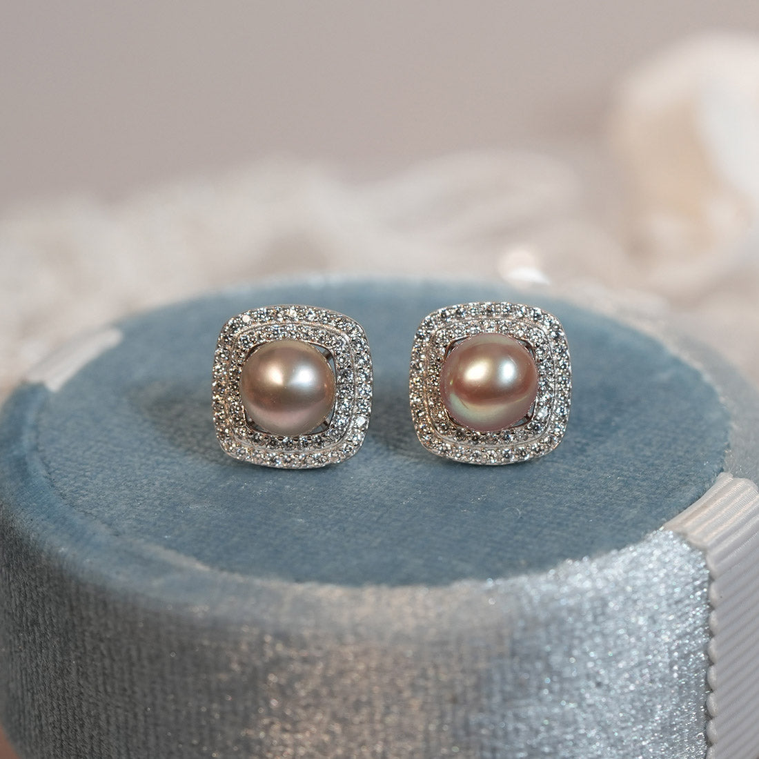 Mirrorlight Caramel Halo Pearl Stud Earrings