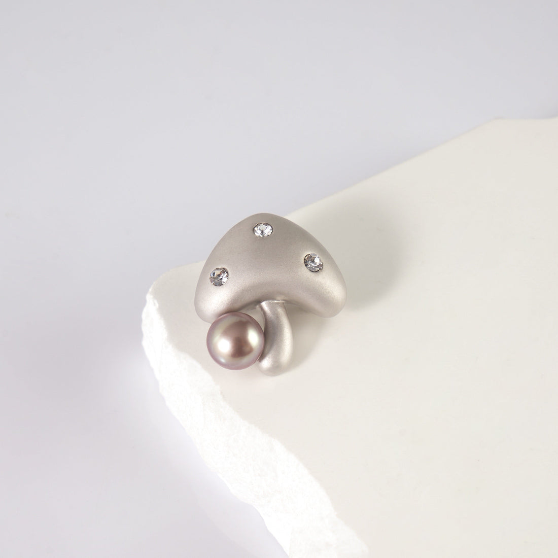 8.5-9.5mm Mushroom-Shaped Freshwater Pearl Brooch-AAA Quality